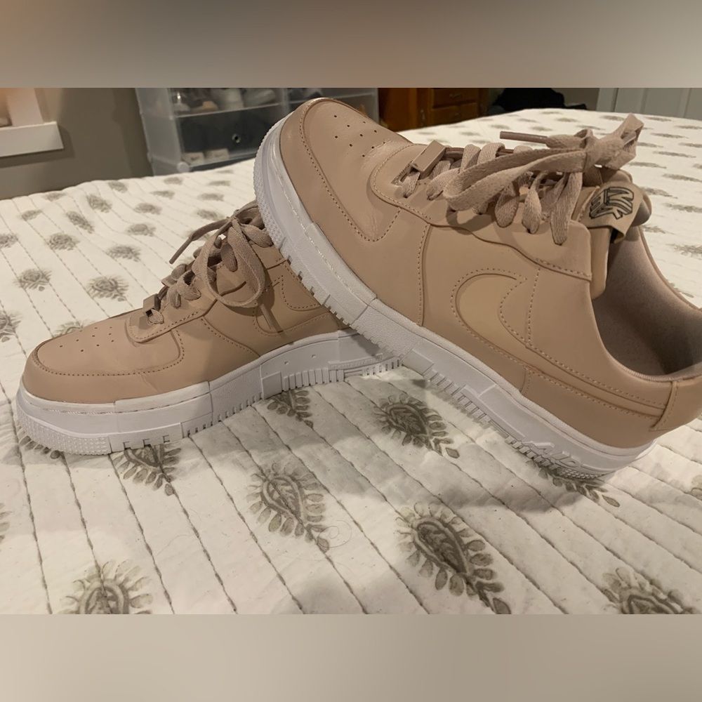 Women’s Nike Air Force 1 Sz 8.5